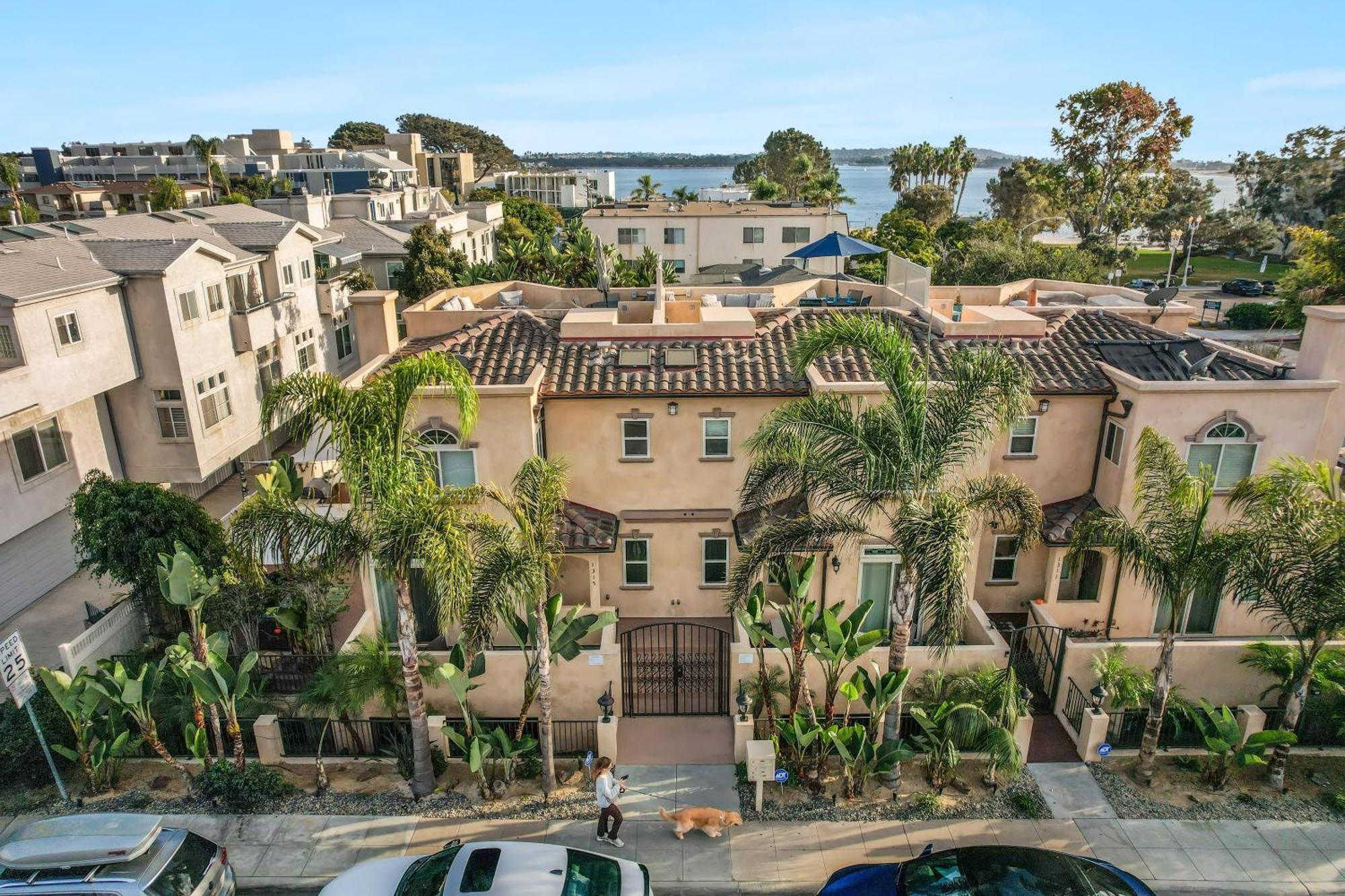 Bay View Dream - Steps To Bay, Rooftop Patio & Ac Holiday home