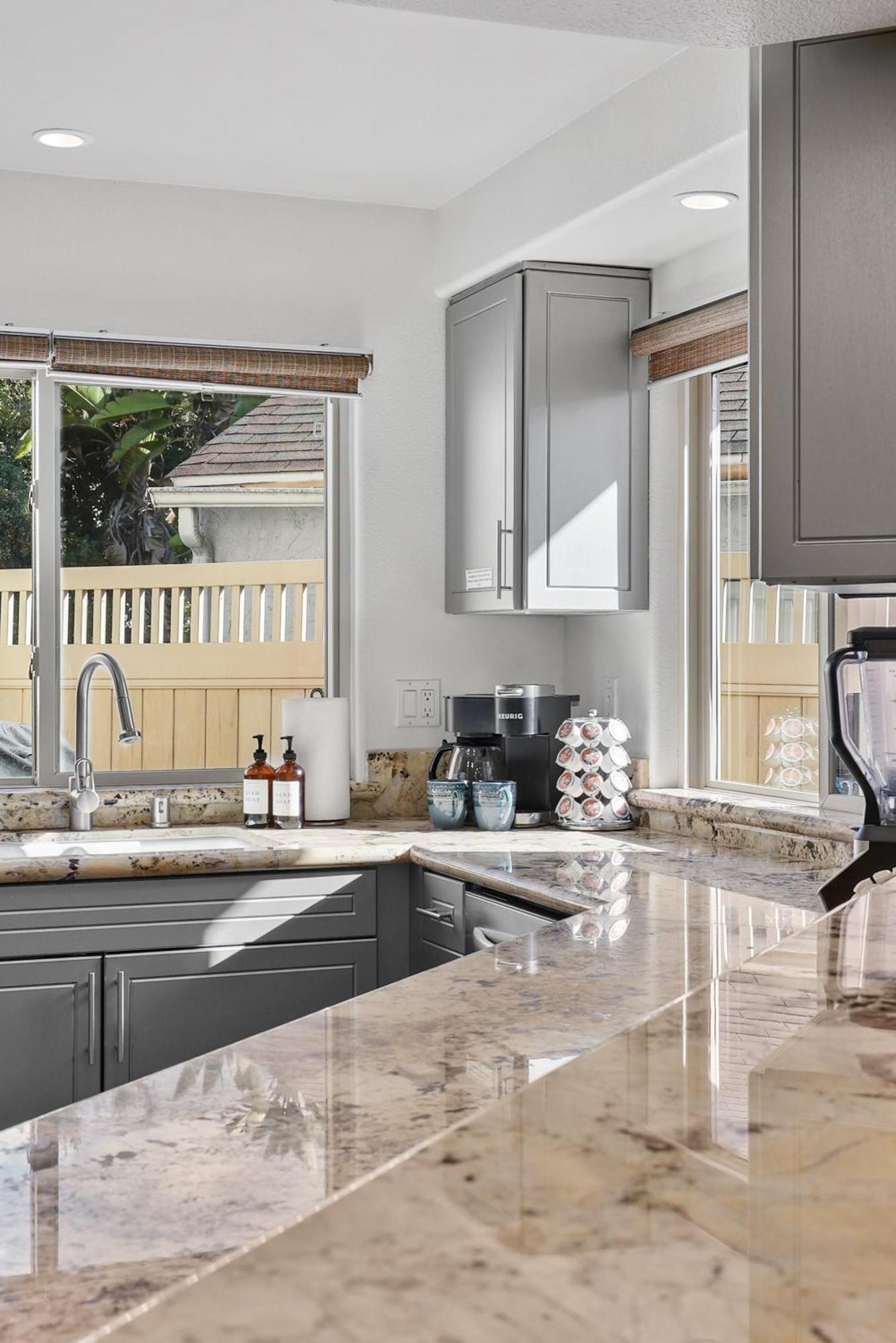 Bay View Dream - Steps To Bay, Rooftop Patio & Ac